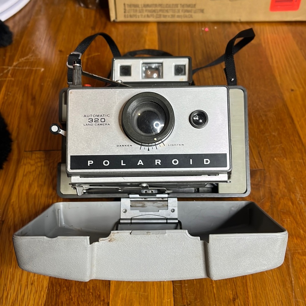 Vintage Polaroid 320 Automatic Land Film Camera Untested